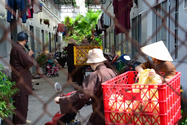 Continuing to support people in need in the Covid-19 pandemic of Hoang Phap Pagoda (series 2)